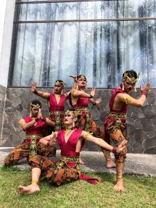 Selamat dan Sukses, Mahasiswa Jurusan Tari Prodi Seni Tari, Fakultas Seni Pertunjukan ISBI Bandung Peraih Medali Emas Kategori Tari Nusantara Kontemporer Grup FORNAS Jabar VII 2023