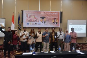 Selasa_MBKM : Mahasiswa KKN Tematik ISBI Bandung di Papua Mengikuti Seminar Nasional ISBI Tanah Papua “Laboratorium Musik #1: Artistic Based Research dan Reinterpretasi Karya”